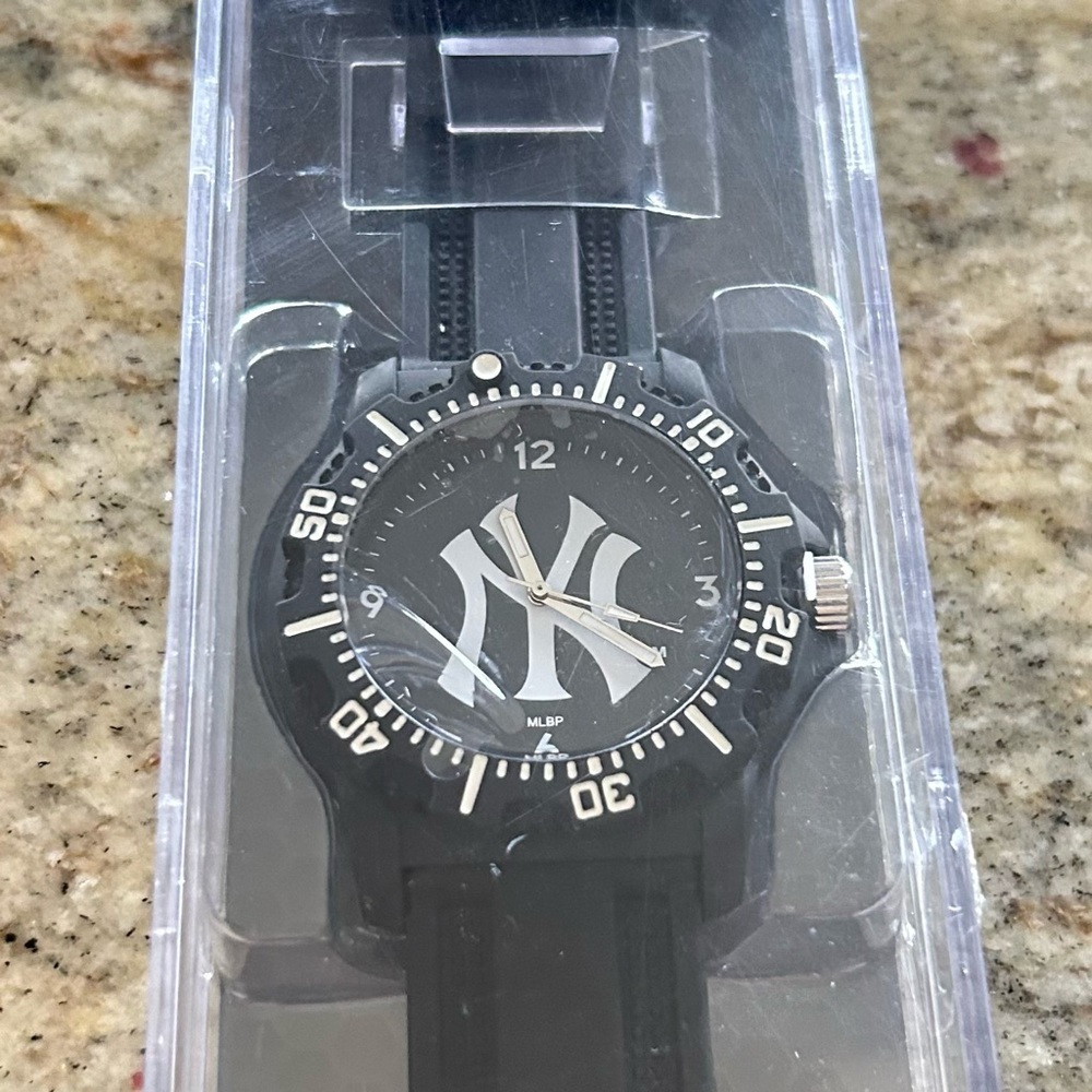 Men’s Yankee watch